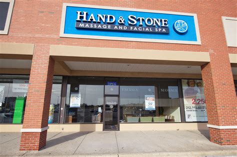 Hand & Stone provides professional spa experiences to clients in Levittown, NY and the surrounding areas. . Hand and stone levittown